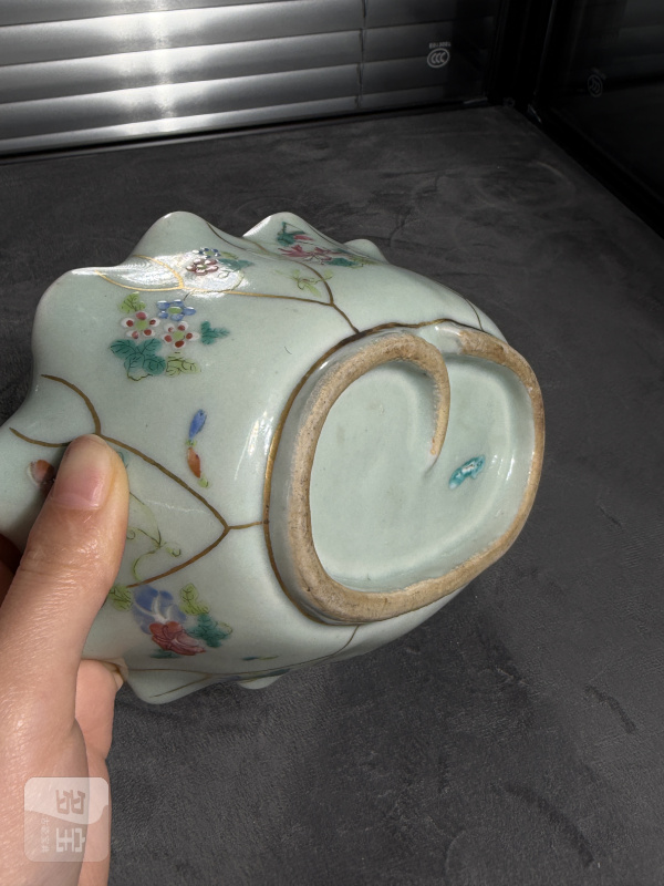 清中期粉青釉粉彩折枝花卉纹荷叶形水盂 - 图9